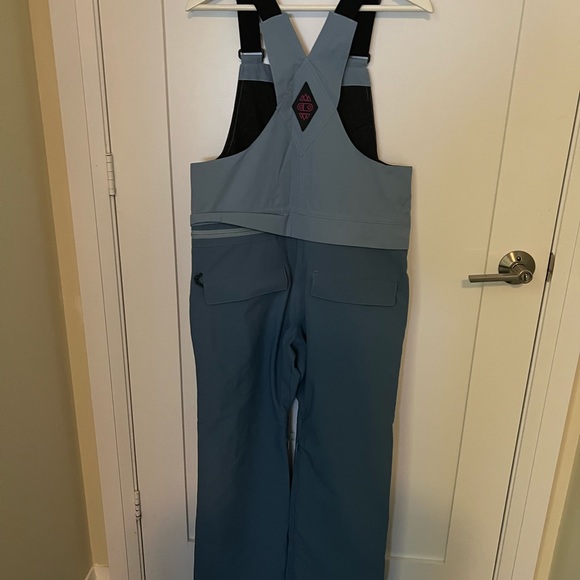 Set of Clothes for Snowboarding - Picture 4 of 4